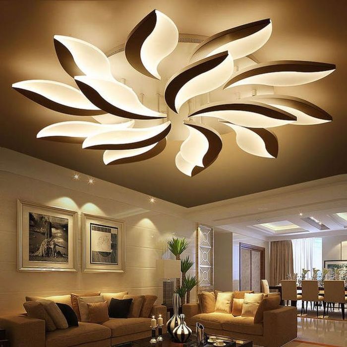 Ceiling decoration around light fixture