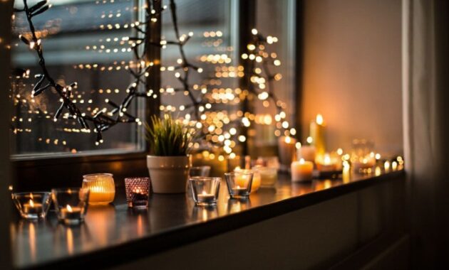 Candle light decoration in room